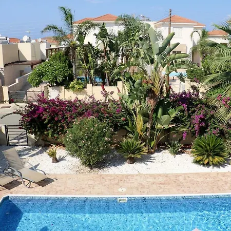 Staytion Family Paralímni